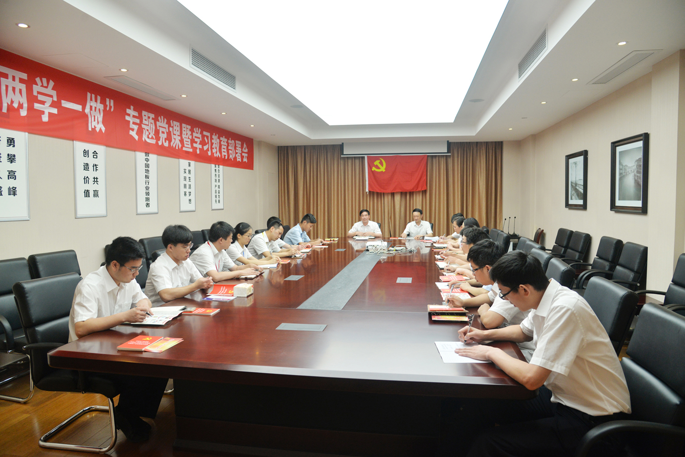 践行“两学一做”学习教育，开展“红色星期六”活动