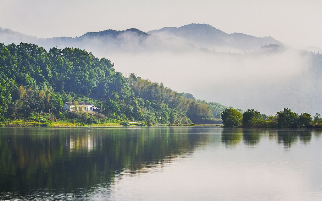 这充满诗般美景，绝不在远远的“远方”