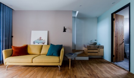 黄建华，他用作品在很多场合说话